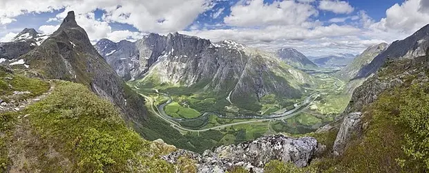 650px-View_to_Romsdalen_from_Litlefjellet,_2013_June.webp