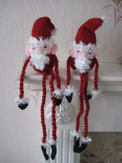 Dangly leg Santas.webp